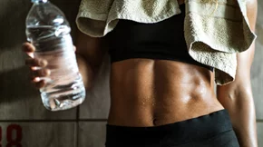 Τι κάνει ορατό το six-pack; Οι 6 καθοριστικοί παράγοντες