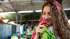 Το "επίμονο" σύμπτωμα που αφήνει η COVID-19 στο 5% όσων κόλλησαν - περισσότερο στις γυναίκες!