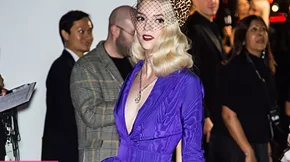 "Veri Peri" | Το χρώμα της χρονιάς έχει αγαπηθεί ήδη από όλες σχεδόν τις beauty addicts