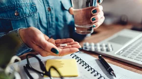 Yδατοδιαλυτές και λιποδιαλυτές βιταμίνες: Ποιες είναι και πότε να τις παίρνουμε