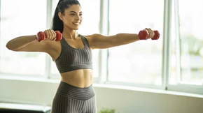 10 αποτελεσματικές ασκήσεις για να εξαφανίσεις το λίπος στα χέρια