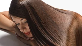 Η νέα θεραπεία για μαλλιά πιο λεία και δυνατά σε μόλις 10 δευτερόλεπτα