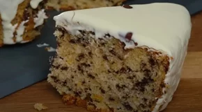 Βασιλόπιτα κέικ με γλάσο - Ζουμερή, αφράτη και σοκολατένια, έτοιμη σε 10 λεπτά