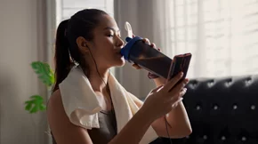 Τι πρέπει να πίνεις κατά τη διάρκεια μιας προπόνησης;