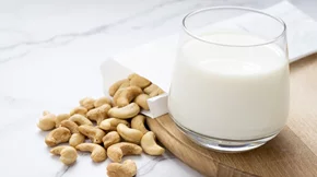 Πώς να φτιάξεις μόνη σου γάλα από κάσιους;