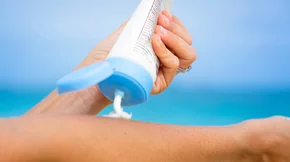 Μπορείς να χρησιμοποιήσεις το περσινό αντηλιακό κι άλλες απορίες για το αντηλιακό σου έχουν απάντηση
