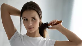 5 hairstyling λάθη που σε κάνουν να δείχνεις μεγαλύτερη από την ηλικία σου