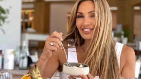 Πόσο νερό να πίνω την ημέρα; Το απλό hack της Ελένης Πετρουλάκη σου δίνει την απάντηση