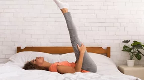 Η άσκηση γιόγκα που σε βοηθάει να κοιμηθείς γρηγορότερα