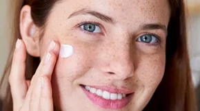 Οι 7 καλύτερες κρέμες για σπυράκια, που θα βρεις στο φαρμακείο της γειτονιάς σου