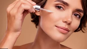 "Σβήνουν" μια δεκαετία από το πρόσωπο - 3 πολυτελείς οροί προσώπου