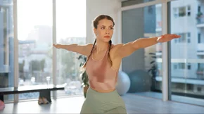 Λίπος κάτω από τα χέρια: 7λεπτο workout για να απαλλαγείς