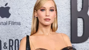 Jennifer Lawrence: Η λεπτομέρεια που έκανε το σινιόν χτένισμά της, super stylish