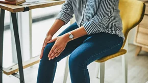 Πότε πάμε στο ρευματολόγο; Τα 4+1 συμπτώματα που μας οδηγούν στον ειδικό