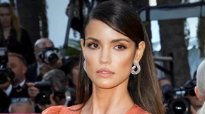 Καλεσμένη σε γάμο: 3 hairlooks που θα σε χρίσουν την πιο chic παρουσία της βραδιάς