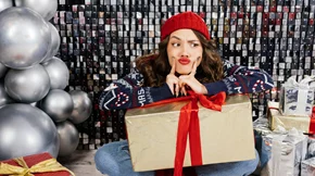 Προσοχή! Αυτά τα σημάδια καρκίνου μπορεί να εμφανιστούν ενώ τυλίγεις τα χριστουγεννιάτικα δώρα