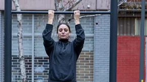 Θες πιο σταθερό κορμό; Δούλεψε τους γοφούς με 3 κινήσεις που "κλειδώνουν" την ισορροπία