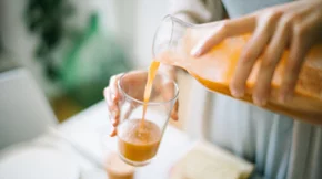 Τι θα συμβεί στο σώμα σου αν πίνεις φρέσκο χυμό πορτοκάλι κάθε μέρα;