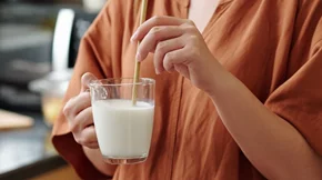 Είναι το πλήρες γάλα καλύτερο από αυτό των χαμηλών λιπαρών;