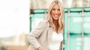 Άλλος άνθρωπος η Μαρία Ηλιάκη | Υιοθέτησε ένα καστανό, κοντό καρέ hair look