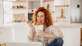 Πέντε τροφές που σε κάνουν να δείχνεις κουρασμένη