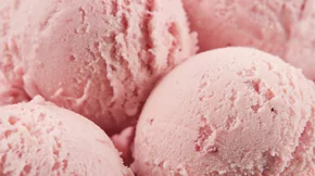 Μύρισε καλοκαίρι: Φτιάξε και εσύ παγωτό φράουλα με 3 μόνο υλικα - Χωρίς παγωτομηχανή