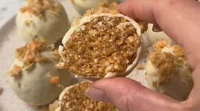 Λαχταριστές μπουκίτσες καρότου με ρυζογκοφρέτα - Ένα γρήγορο και υγιεινό γλυκάκι