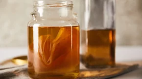 Ποια kombucha; Αυτό το προβιοτικό ποτό θα είναι ο επόμενος star της υγείας του εντέρου