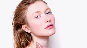 Τα υγρά ρουζ νέας γενιάς που λατρεύουν τώρα όλες οι beauty addicts