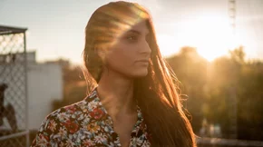 Πώς απορροφάται καλύτερα η βιταμίνη D; Από τον ήλιο, τις τροφές ή τα συμπληρώματα;