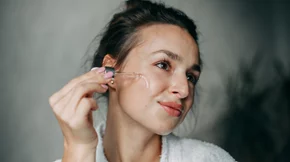 Αυτό το serum ρετινόλης κοστίζει λιγότερο από 4 ευρώ και κάνει θαύματα