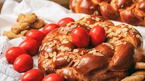 Τα πασχαλινά γλυκά και οι θερμίδες τους: Αυγό, τσουρέκι, κουλουράκια και ό,τι τρώμε το Πάσχα!