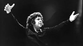 100 Χρόνια Μίκης Θεοδωράκης: Η Εθνική Συμφωνική Ορχήστρα της ΕΡΤ τιμά τον σπουδαίο συνθέτη στο Μέγαρο