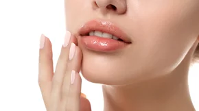 Πώς θα πετύχεις τα πιο sexy χείλη του καλοκαιριού