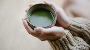 Τσάι matcha vs πράσινο: Ποιο έχει περισσότερα αντιοξειδωτικά και καφεΐνη;