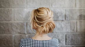 It's Easter time: 5 κομψά χτενίσματα για το βράδυ της Ανάστασης (και όχι μόνο)