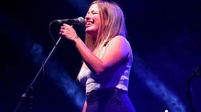 Η Ιουλία Καραπατάκη με το μανικιούρ - εμμονή όλων των it girls