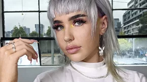 To micro hair trend που επιστρέφει το 2024 και λατρεύουν όλες οι fashionistas τώρα