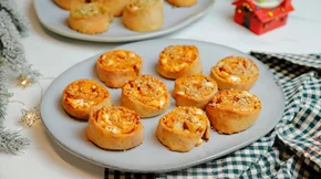 Ρολάκια με φέτα: Φτιάξε σπιτική τη ζύμη με 2 μόνο υλικά!