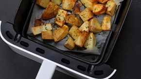 Αυτός είναι ο καλύτερος τρόπος να ψήσεις τις πατάτες σου στο air fryer