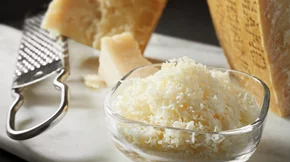 Γιατί το τυρί μάς κάνει χαρούμενους και πιο υγιείς