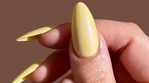 Butter Yellow Nails: Οι 5 παραλλαγές που θα υιοθετήσεις άμεσα