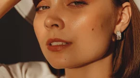 Ψαλίδα και σπασμένες άκρες: Τα tips και τα προϊόντα που θα σώσουν τα μαλλιά σου