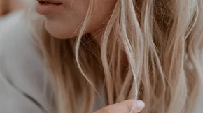 Το ιδανικό μήκος στα μαλλιά που κάνει όλες τις γυναίκες να δείχνουν μέχρι και 10 χρόνια νεότερες