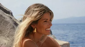 Βάσια Κωσταρά: Το νέο hair look της την έκανε να μοιάζει με supermodel των '90s