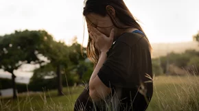 Πώς θα συμπαρασταθείς σε κάποιον που πενθεί;