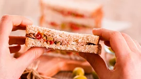 Πώς να μειώσεις τις θερμίδες από τα σάντουιτς; 5 συμβουλές για να το πετύχεις