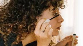 ΧΧL Βλεφαρίδες: Αυτή η μάσκαρα κοστίζει ελάχιστα και χαρίζει αξεπέραστο βλέμμα