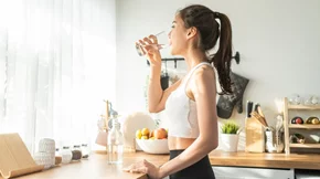 7 σημάδια ότι δεν πίνεις αρκετό νερό