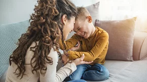 Πώς μαθαίνω στο παιδί μου να προστατεύει τα προσωπικά όρια του σώματός του;